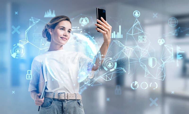 επιχειρηματίας με απλό μπλουζάκι με smartphone για έλεγχο της digita στοκ φωτογραφίες με δικαίωμα ελεύθερης χρήσης