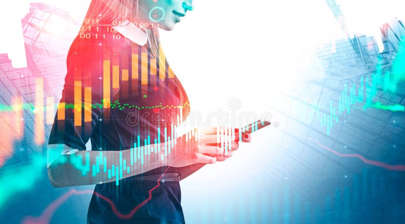 Επιχειρηματίας με το smartphone, εικονική γραφική παράσταση στοκ φωτογραφία με δικαίωμα ελεύθερης χρήσης