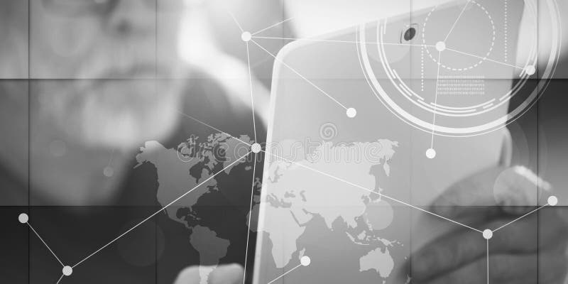 Επιχειρηματίας που χρησιμοποιεί το tablet του επικαλυμένο με γραφήματα και γεωμετρικό μοτίβο δικτύου ελεύθερη απεικόνιση δικαιώματος