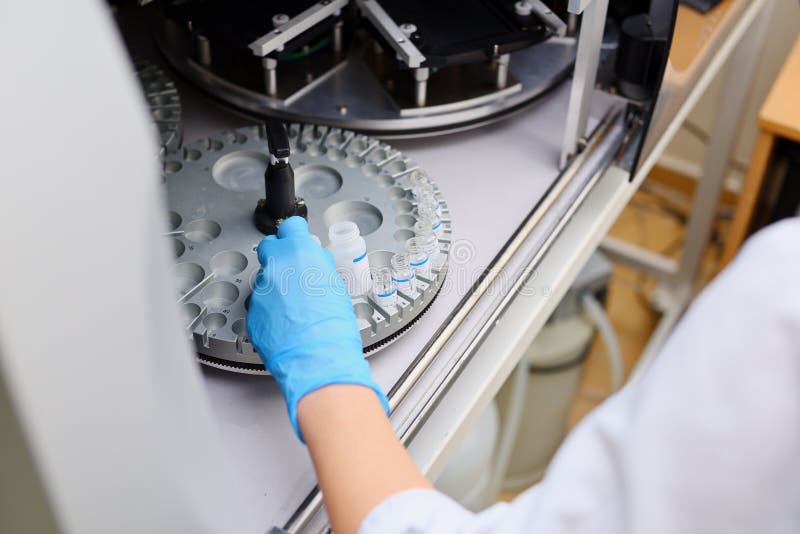 Εργαστηριακό immunoassay συσκευή ανάλυσης Διάγνωση των μολυσματικών ασθενειών και αλλεργικές αντιδράσεις Προγενέθλια διαλογή Ανάλ στοκ εικόνα Εργαστηριακό immunoassay συσκευή ανάλυσης Διάγνωση των μολυσματικών ασθενειών και αλλεργικές αντιδράσεις Προγενέθλια διαλογή Ανάλ στοκ εικόνα