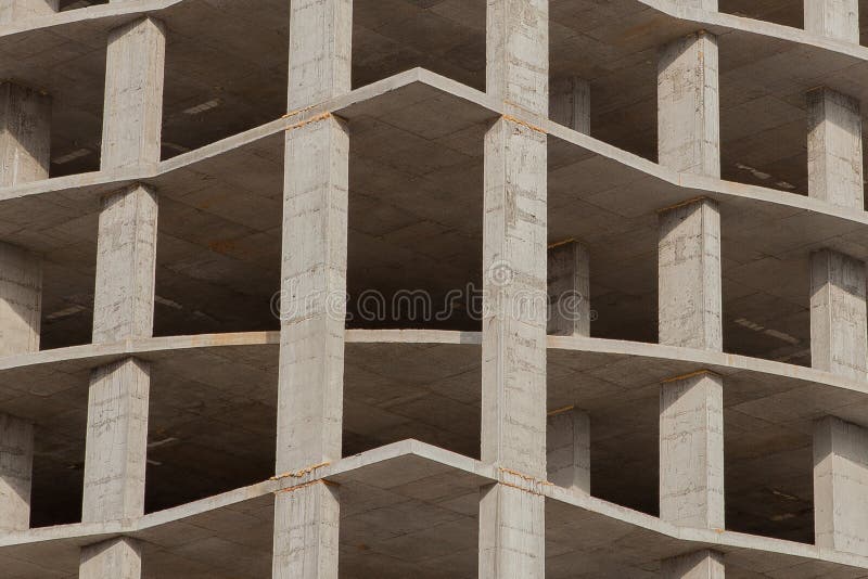 Εργοτάξιο οικοδομής ενός νέου υψηλού κτηρίου διαμερισμάτων ενάντια στο μπλε ουρανό Ανάπτυξη κατοικήσιμης περιοχής Αύξηση προγράμμ στοκ εικόνα Εργοτάξιο οικοδομής ενός νέου υψηλού κτηρίου διαμερισμάτων ενάντια στο μπλε ουρανό Ανάπτυξη κατοικήσιμης περιοχής Αύξηση προγράμμ στοκ εικόνα