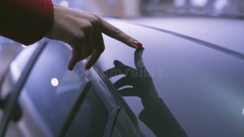 Ερωτευμένος με το αυτοκίνητο απόθεμα βίντεο Ερωτευμένος με το αυτοκίνητο απόθεμα βίντεο
