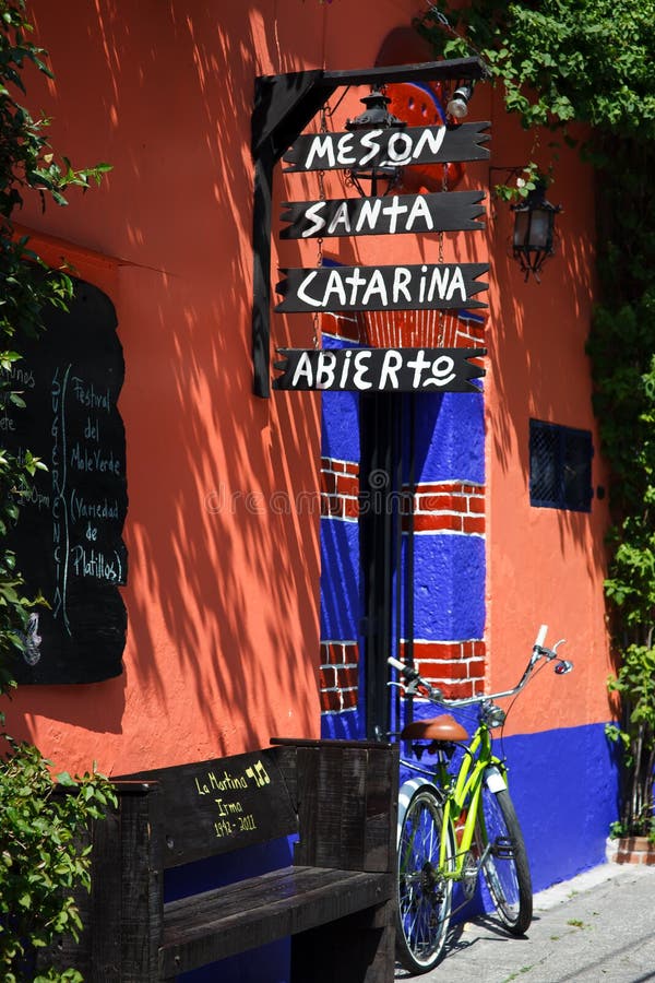 Εστιατόριο σε Coyoacan στοκ φωτογραφία με δικαίωμα ελεύθερης χρήσης Εστιατόριο σε Coyoacan στοκ φωτογραφία με δικαίωμα ελεύθερης χρήσης