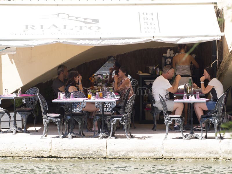 Εστιατόριο στο λιμένα Grimaud, Γαλλία στοκ φωτογραφίες με δικαίωμα ελεύθερης χρήσης Εστιατόριο στο λιμένα Grimaud, Γαλλία στοκ φωτογραφίες με δικαίωμα ελεύθερης χρήσης