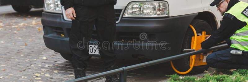 εσφαλμένο σταθμευμένο αυτοκίνητο στοκ φωτογραφίες με δικαίωμα ελεύθερης χρήσης