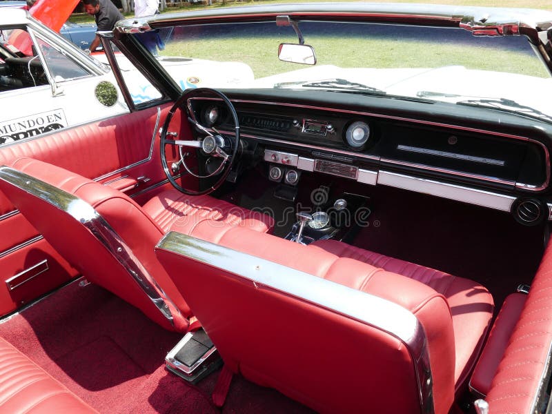 Εσωτερική άποψη ενός μετατρέψιμου Chevrolet Impala στη Λίμα στοκ εικόνες Εσωτερική άποψη ενός μετατρέψιμου Chevrolet Impala στη Λίμα στοκ εικόνες