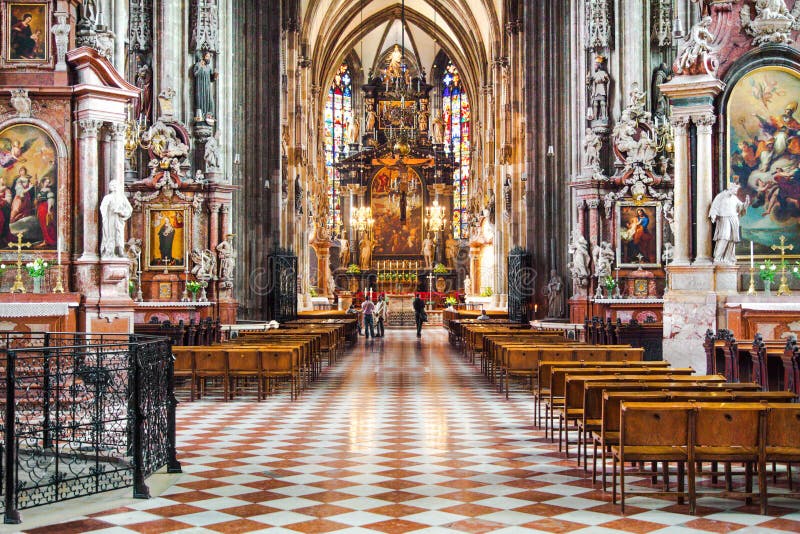 Εσωτερική άποψη του διάσημου καθεδρικού ναού του ST Stephen στη Βιέννη, Αυστρία