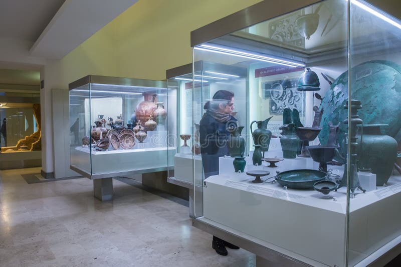 Εσωτερικό του εθνικού μουσείου Etruscan που στεγάζεται στη βίλα Giu στοκ εικόνα με δικαίωμα ελεύθερης χρήσης Εσωτερικό του εθνικού μουσείου Etruscan που στεγάζεται στη βίλα Giu στοκ εικόνα με δικαίωμα ελεύθερης χρήσης