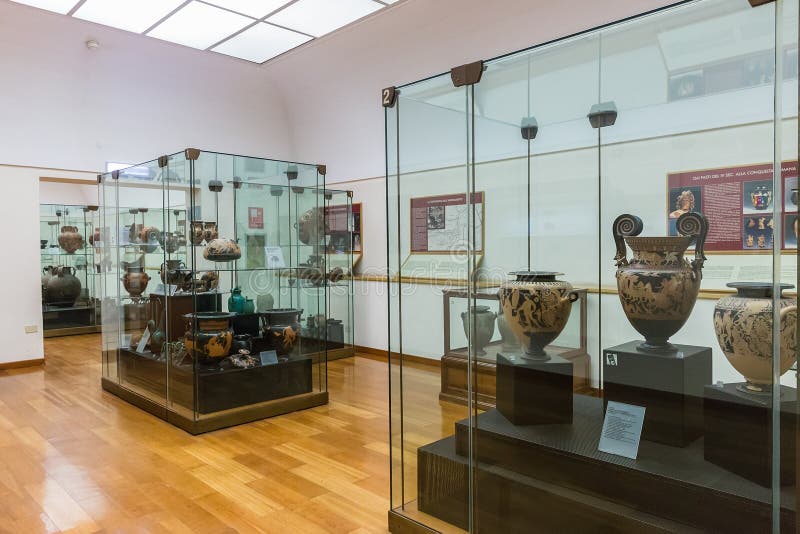 Εσωτερικό του εθνικού μουσείου Etruscan που στεγάζεται στη βίλα Giu στοκ φωτογραφίες με δικαίωμα ελεύθερης χρήσης Εσωτερικό του εθνικού μουσείου Etruscan που στεγάζεται στη βίλα Giu στοκ φωτογραφίες με δικαίωμα ελεύθερης χρήσης