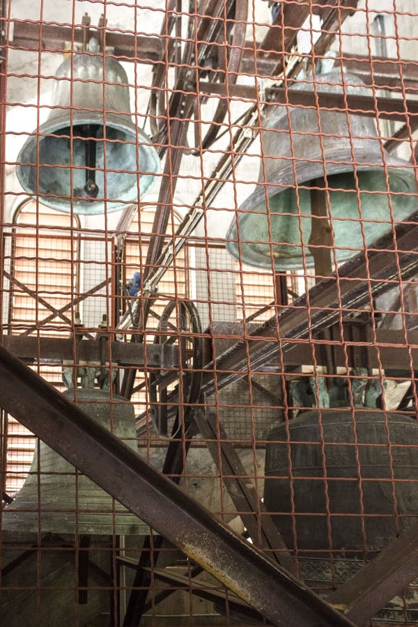 Εσωτερικό του καθολικού καμπαναριού εκκλησιών του Μοστάρ, κουδούνια στοκ φωτογραφία Εσωτερικό του καθολικού καμπαναριού εκκλησιών του Μοστάρ, κουδούνια στοκ φωτογραφία