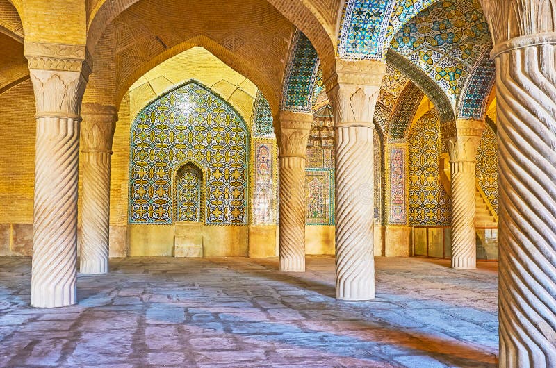 Εσωτερικό του μουσουλμανικού τεμένους Vakil, Shiraz, Ιράν στοκ εικόνες με δικαίωμα ελεύθερης χρήσης Εσωτερικό του μουσουλμανικού τεμένους Vakil, Shiraz, Ιράν στοκ εικόνες με δικαίωμα ελεύθερης χρήσης