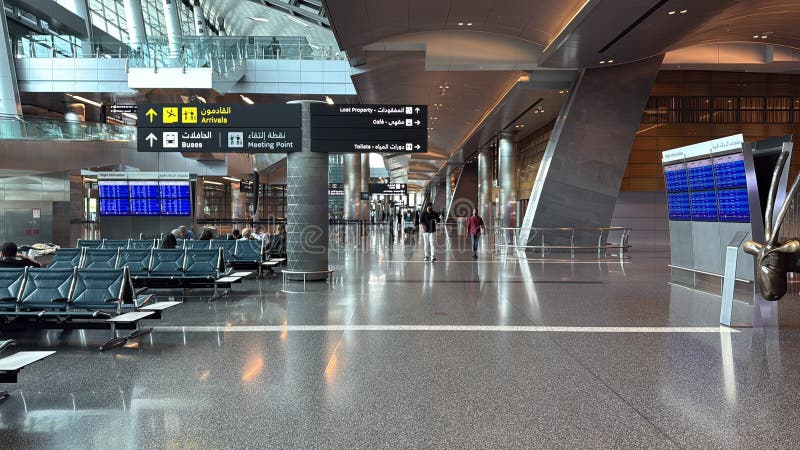 Εσωτερικό του σύγχρονου αεροδρομίου στη Doha HIA Hamad International Doha Qatar στοκ φωτογραφία με δικαίωμα ελεύθερης χρήσης