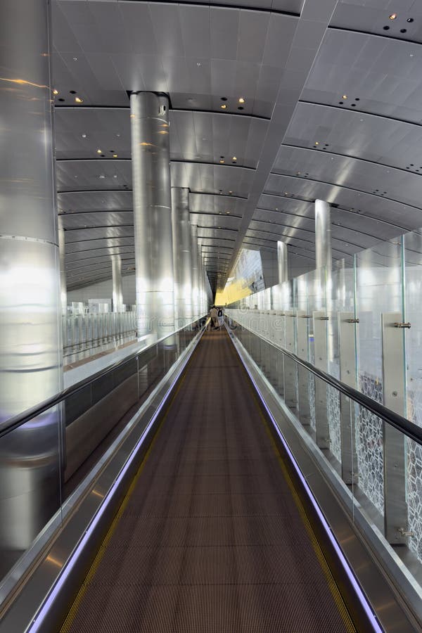 Εσωτερικό του σύγχρονου αεροδρομίου στη Doha HIA Hamad International Doha Qatar στοκ φωτογραφίες
