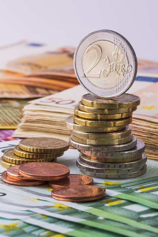 ευρο- ευρώ πέντε εστίαση εκατό τραπεζών σχοινί σημειώσεων χρημάτων ευρο- υπόβαθρο μετρητών Ευρο- τραπεζογραμμάτια χρημάτων στοκ φωτογραφία ευρο- ευρώ πέντε εστίαση εκατό τραπεζών σχοινί σημειώσεων χρημάτων ευρο- υπόβαθρο μετρητών Ευρο- τραπεζογραμμάτια χρημάτων στοκ φωτογραφία