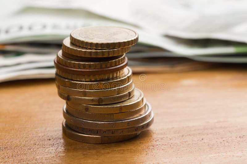 ευρο- ευρώ πέντε εστίαση εκατό τραπεζών σχοινί σημειώσεων χρημάτων ευρο- μετρητά και νομίσματα Ευρο- τραπεζογραμμάτια χρημάτων στοκ φωτογραφία ευρο- ευρώ πέντε εστίαση εκατό τραπεζών σχοινί σημειώσεων χρημάτων ευρο- μετρητά και νομίσματα Ευρο- τραπεζογραμμάτια χρημάτων στοκ φωτογραφία