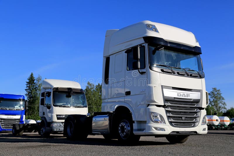 Ευρο- φορτηγό 6 DAF XF σε ένα ναυπηγείο στοκ φωτογραφίες με δικαίωμα ελεύθερης χρήσης Ευρο- φορτηγό 6 DAF XF σε ένα ναυπηγείο στοκ φωτογραφίες με δικαίωμα ελεύθερης χρήσης