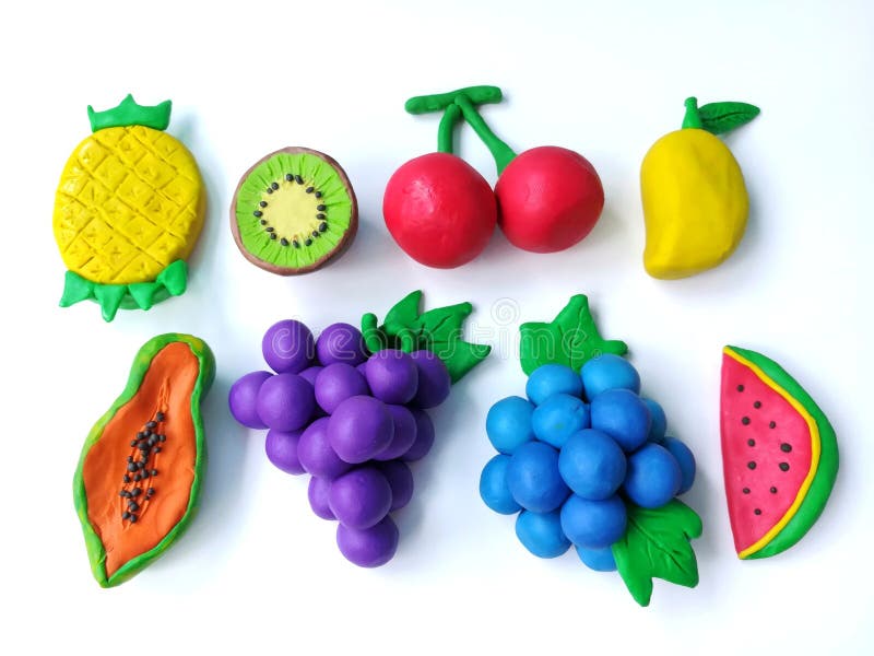 Εύγευστος άργιλος plasticine φρούτων ποικιλίας, άσπρο υπόβαθρο, ζωηρόχρωμη ζύμη μορφής βακκινίων σταφυλιών στοκ φωτογραφίες με δικαίωμα ελεύθερης χρήσης