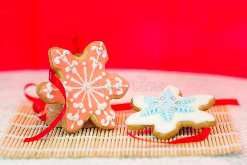 Ζωηρόχρωμα snowflake μπισκότα στοκ φωτογραφίες με δικαίωμα ελεύθερης χρήσης