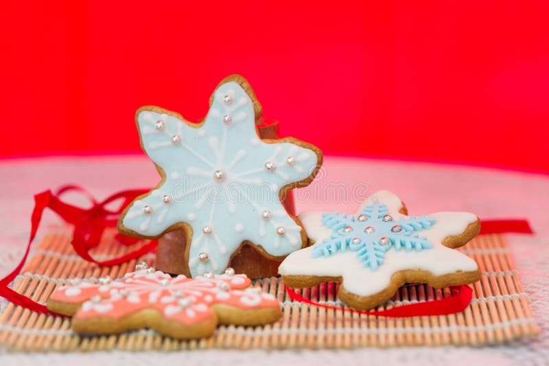 Ζωηρόχρωμα snowflake μπισκότα στοκ φωτογραφίες με δικαίωμα ελεύθερης χρήσης