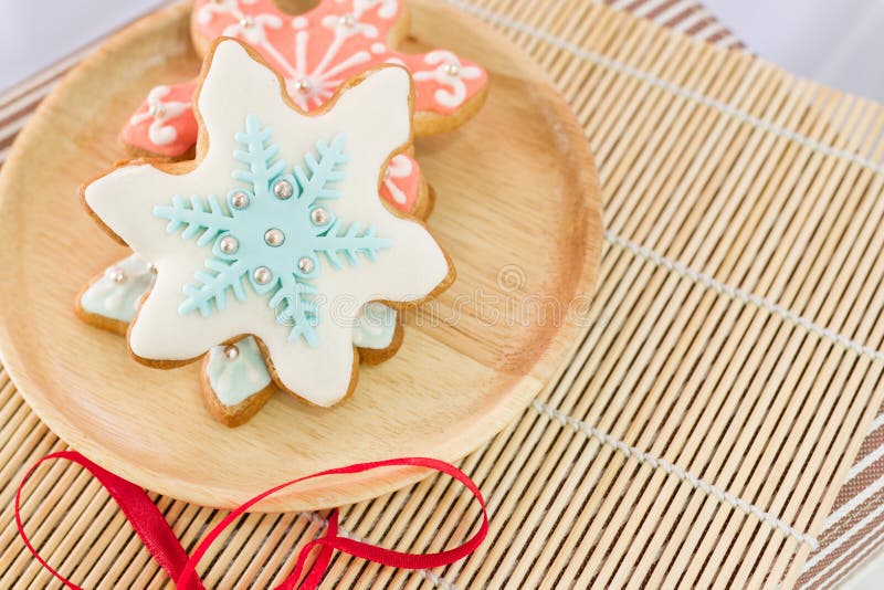 Ζωηρόχρωμα snowflake μπισκότα στοκ φωτογραφίες με δικαίωμα ελεύθερης χρήσης