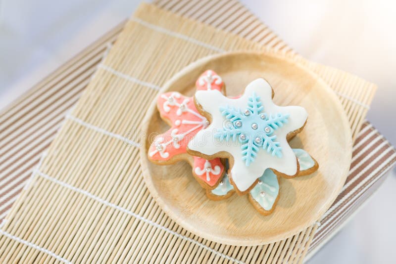 Ζωηρόχρωμα snowflake μπισκότα στοκ εικόνες με δικαίωμα ελεύθερης χρήσης