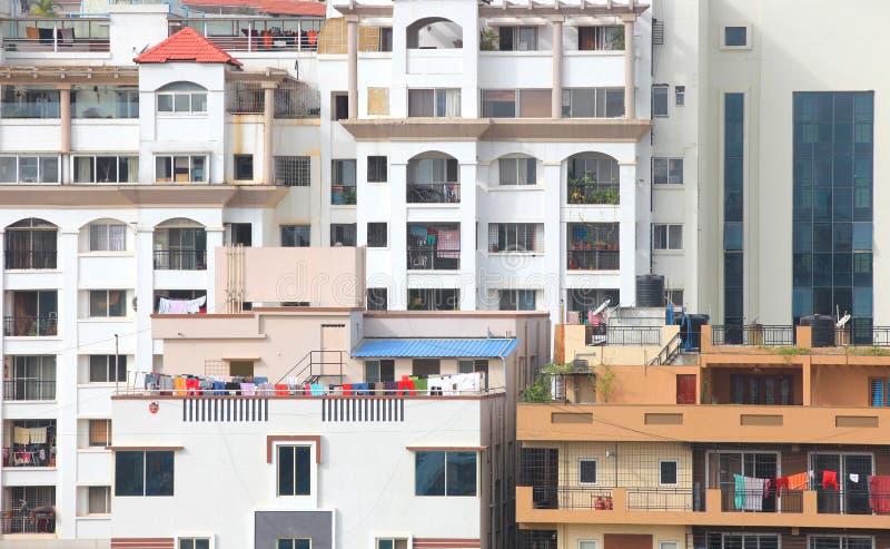 Ζωηρόχρωμα σπίτια διαμερισμάτων στην πόλη της Βαγκαλόρη στοκ φωτογραφία με δικαίωμα ελεύθερης χρήσης Ζωηρόχρωμα σπίτια διαμερισμάτων στην πόλη της Βαγκαλόρη στοκ φωτογραφία με δικαίωμα ελεύθερης χρήσης