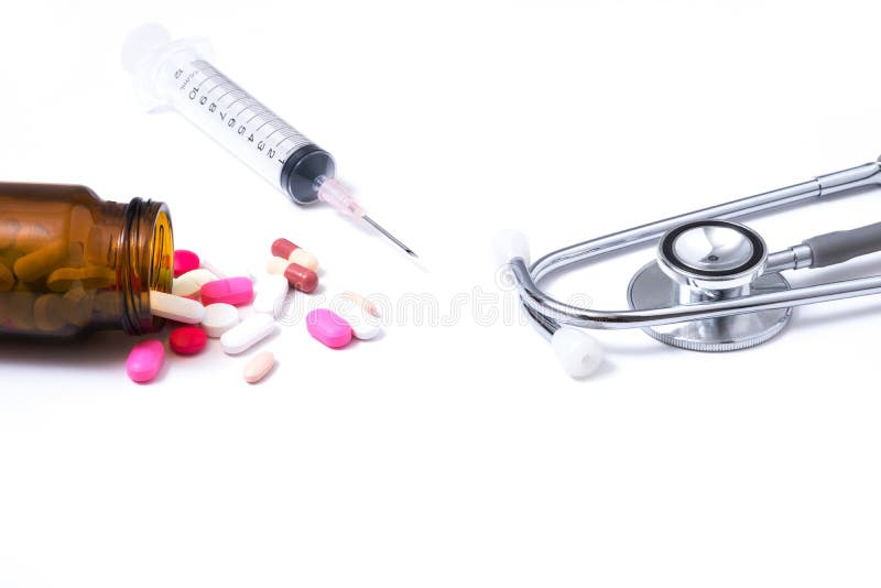 Ζωηρόχρωμα φάρμακα και φάρμακα σε ένα μπουκάλι, τις σύριγγες και το στηθοσκόπιο σε ένα άσπρο υπόβαθρο θολωμένο ανασκόπηση χάπι μα στοκ φωτογραφία με δικαίωμα ελεύθερης χρήσης Ζωηρόχρωμα φάρμακα και φάρμακα σε ένα μπουκάλι, τις σύριγγες και το στηθοσκόπιο σε ένα άσπρο υπόβαθρο θολωμένο ανασκόπηση χάπι μα στοκ φωτογραφία με δικαίωμα ελεύθερης χρήσης