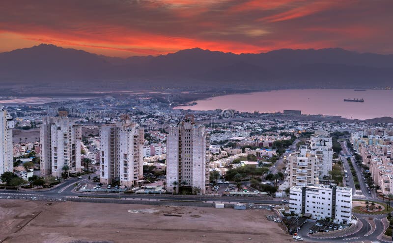 Ζωηρόχρωμη εναέρια φυσική άποψη σχετικά με Eilat Ισραήλ και τις πόλεις του Άκαμπα Ιορδανία στοκ φωτογραφίες με δικαίωμα ελεύθερης χρήσης Ζωηρόχρωμη εναέρια φυσική άποψη σχετικά με Eilat Ισραήλ και τις πόλεις του Άκαμπα Ιορδανία στοκ φωτογραφίες με δικαίωμα ελεύθερης χρήσης