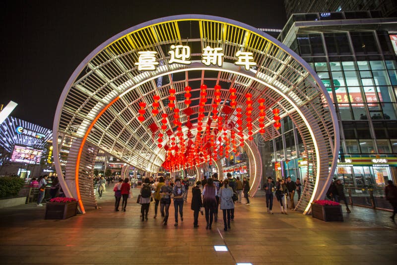 Ζωηρόχρωμη διάβαση πεζών σε SHenzhen, Κίνα στοκ εικόνες