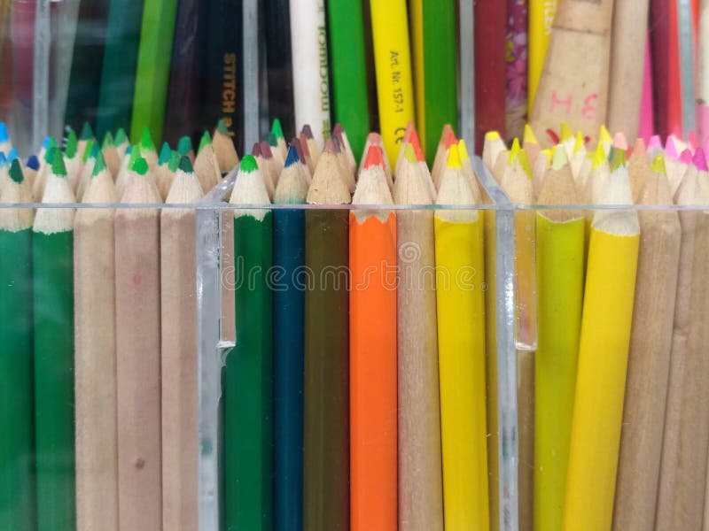 Ζωηρόχρωμο μολύβι χρώματος στοκ εικόνα με δικαίωμα ελεύθερης χρήσης Ζωηρόχρωμο μολύβι χρώματος στοκ εικόνα με δικαίωμα ελεύθερης χρήσης