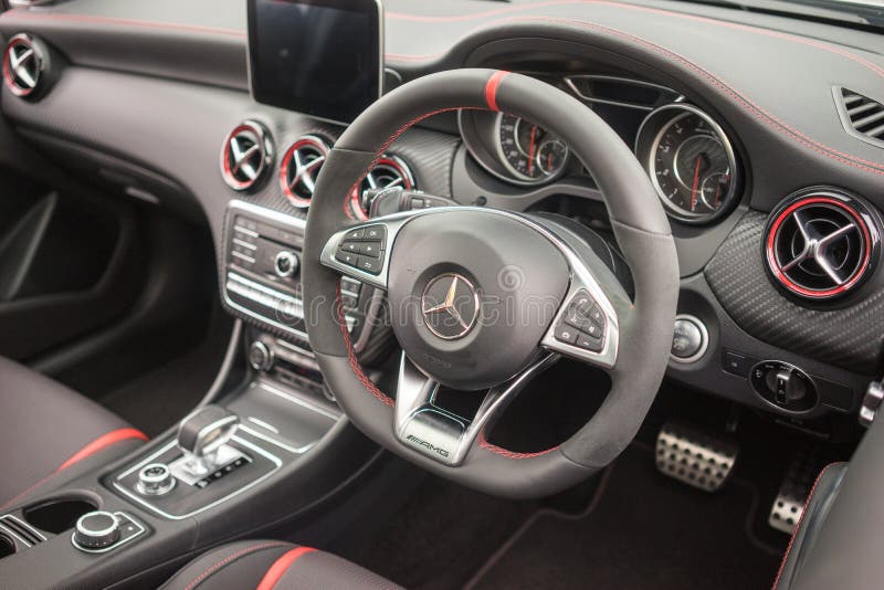 Η Mercedes-Benz AMG C43 αντιμετωπίζει εσωτερική άποψη στοκ φωτογραφία με δικαίωμα ελεύθερης χρήσης
