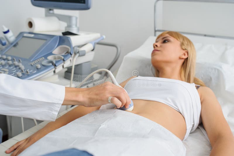 Η έγκυος κυρία pacient στην εξέταση ultrasonography στοκ φωτογραφίες με δικαίωμα ελεύθερης χρήσης Η έγκυος κυρία pacient στην εξέταση ultrasonography στοκ φωτογραφίες με δικαίωμα ελεύθερης χρήσης