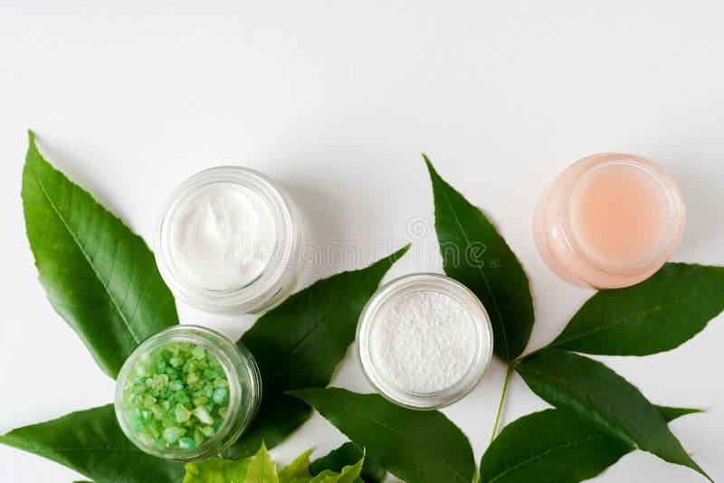 Η έννοια επεξεργασίας SPA, επίπεδη βάζει τη φυσική καλλυντική μάσκα προϊόντων, πήκτωμα, αλατισμένη άποψη άνωθεν, διάστημα για ένα στοκ εικόνες με δικαίωμα ελεύθερης χρήσης