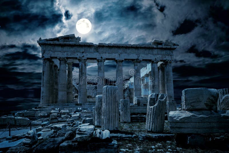 Η Αθήνα τη νύχτα, Ελλάδα Φανταστική θέα του παλαιού μυστηριώδους ναού του Παρθενώνα, κορυφαίο ορόσημο της πόλης της Αθήνας στοκ φωτογραφίες με δικαίωμα ελεύθερης χρήσης Η Αθήνα τη νύχτα, Ελλάδα Φανταστική θέα του παλαιού μυστηριώδους ναού του Παρθενώνα, κορυφαίο ορόσημο της πόλης της Αθήνας στοκ φωτογραφίες με δικαίωμα ελεύθερης χρήσης
