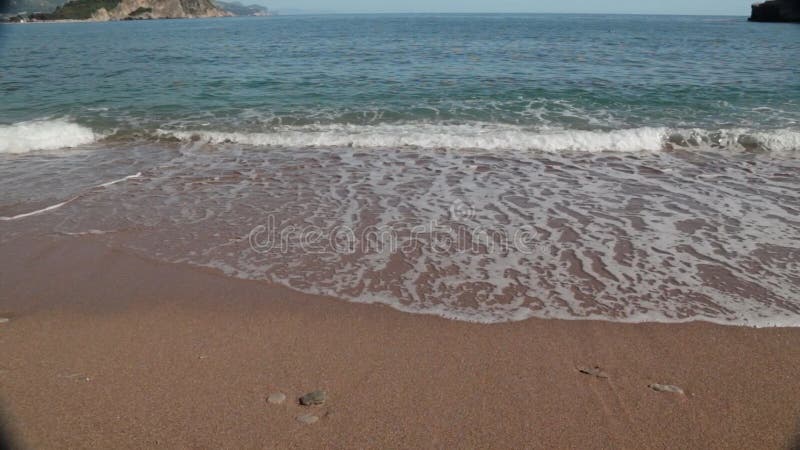 Η ακτή, η παραλία της Αδριατικής, τοπίο με τις απόψεις του θερέτρου του budva απόθεμα βίντεο Η ακτή, η παραλία της Αδριατικής, τοπίο με τις απόψεις του θερέτρου του budva απόθεμα βίντεο