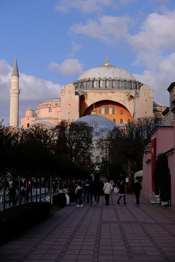 Η αρχιτεκτονική της ηλιακής ημέρας και το Μουσείο Αγίας Σοφίας, στο Εμινόου, στην Ιστανμπούλ, στην Τουρκία στοκ εικόνες Η αρχιτεκτονική της ηλιακής ημέρας και το Μουσείο Αγίας Σοφίας, στο Εμινόου, στην Ιστανμπούλ, στην Τουρκία στοκ εικόνες