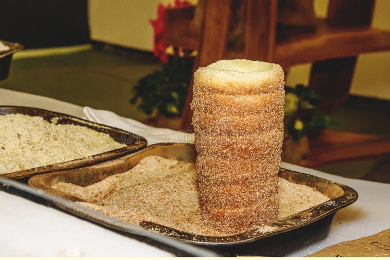 Η βανίλια trdelnik είναι ένα παραδοσιακό σλοβάκικο, τσεχικό κέικ και ένα γλυκό π στοκ εικόνες με δικαίωμα ελεύθερης χρήσης Η βανίλια trdelnik είναι ένα παραδοσιακό σλοβάκικο, τσεχικό κέικ και ένα γλυκό π στοκ εικόνες με δικαίωμα ελεύθερης χρήσης