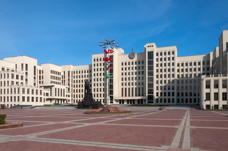 Η Βουλή της κυβέρνησης του μνημείου Δημοκρατίας της Λευκορωσίας και Λένιν, Μινσκ, Λευκορωσία στοκ εικόνες Η Βουλή της κυβέρνησης του μνημείου Δημοκρατίας της Λευκορωσίας και Λένιν, Μινσκ, Λευκορωσία στοκ εικόνες