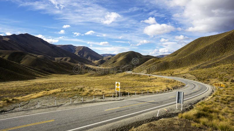 Η διάσημη θέση άποψης στο πέρασμα Lindis, Otago, Νέα Ζηλανδία στοκ φωτογραφία με δικαίωμα ελεύθερης χρήσης Η διάσημη θέση άποψης στο πέρασμα Lindis, Otago, Νέα Ζηλανδία στοκ φωτογραφία με δικαίωμα ελεύθερης χρήσης