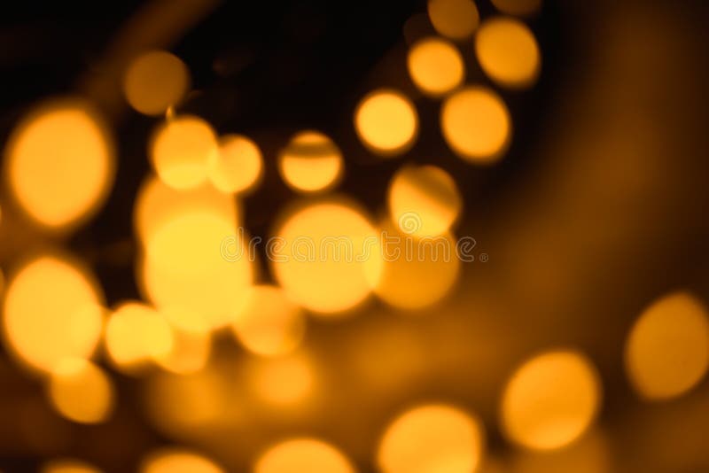 Η εκλεκτής ποιότητας θαμπάδα bokeh χρυσός τα φω'τα στο σκοτεινό υπόβαθρο δωματίων στοκ εικόνες με δικαίωμα ελεύθερης χρήσης Η εκλεκτής ποιότητας θαμπάδα bokeh χρυσός τα φω'τα στο σκοτεινό υπόβαθρο δωματίων στοκ εικόνες με δικαίωμα ελεύθερης χρήσης