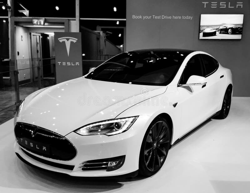Tesla Model S, premium ηλεκτρικό αυτοκίνητο στοκ εικόνα με δικαίωμα ελεύθερης χρήσης