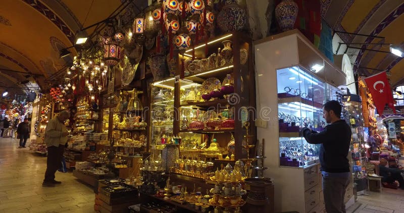 Η κεντρική και μεγαλύτερη πόλη στο μεγάλο Bazaar, με πολλά καταστήματα και εργαστήρια