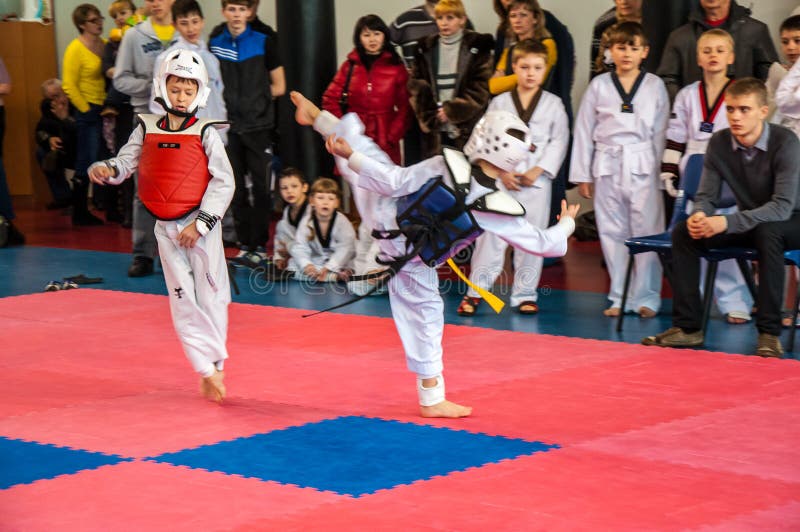 Ανταγωνισμοί Taekwondo μεταξύ των παιδιών