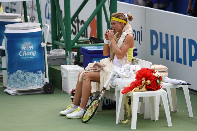 Η Μαρία Kirilenko της Ρωσίας κερδίζει πέρα από τη Sabine Lisicki της Γερμανίας στοκ εικόνα