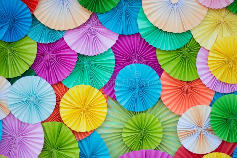 Η μορφή κύκλων του origami χρωματίζει τα έγγραφα στοκ φωτογραφίες με δικαίωμα ελεύθερης χρήσης Η μορφή κύκλων του origami χρωματίζει τα έγγραφα στοκ φωτογραφίες με δικαίωμα ελεύθερης χρήσης