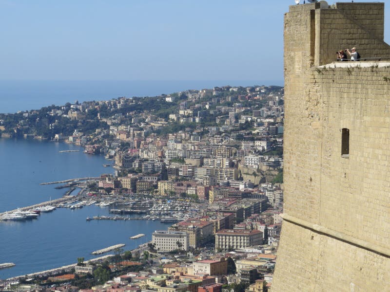 Η πόλη της Νάπολης άνωθεν Napoli Ιταλία Ηφαίστειο του Βεζούβιου πίσω στοκ εικόνες Η πόλη της Νάπολης άνωθεν Napoli Ιταλία Ηφαίστειο του Βεζούβιου πίσω στοκ εικόνες