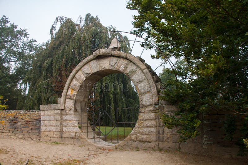 Η πύλη της σελήνης στο ChateausurMer επιχρύσσει την ιστορική έπαυλη, όμορφο κήπο στη λεωφόρο Bellevue στη Νήσο Newport Rhode USA στοκ εικόνα