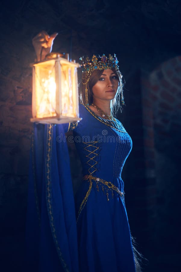 Η όμορφη Eleanor Aquitaine, της δούκισσας και της βασίλισσας της Αγγλίας και της Γαλλίας στους υψηλούς Μεσαίωνες στοκ φωτογραφία Η όμορφη Eleanor Aquitaine, της δούκισσας και της βασίλισσας της Αγγλίας και της Γαλλίας στους υψηλούς Μεσαίωνες στοκ φωτογραφία