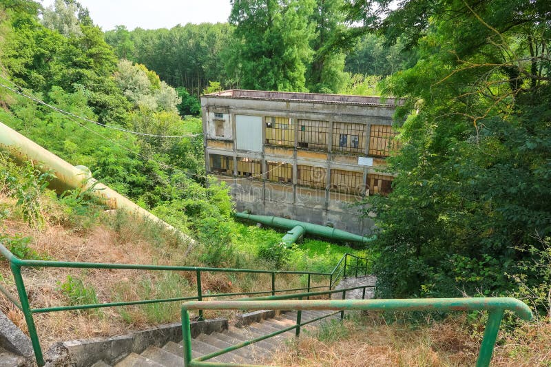 ηλεκτρικό νερό αντλία αρχαία τοπίο παναμάς ιστορία τουρισμός ιταλία στοκ εικόνες