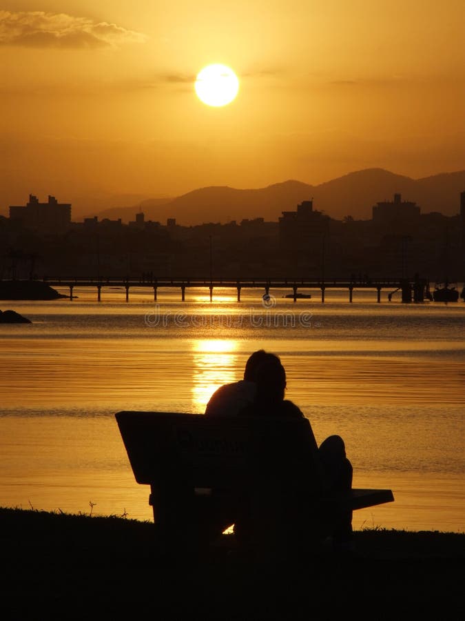 ηλιοβασίλεμα florianopolis στοκ φωτογραφία με δικαίωμα ελεύθερης χρήσης ηλιοβασίλεμα florianopolis στοκ φωτογραφία με δικαίωμα ελεύθερης χρήσης